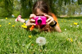 Kind en ouder samen aan de slag bij workshop fotografie op De Kemphaan