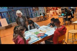 Onderwijswethouder Marjan Haak bezoekt jarige Shri Ganeshaschool