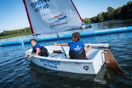 Kinderen maken gratis kennis met de watersport tijdens Optimist on Tour in Almere