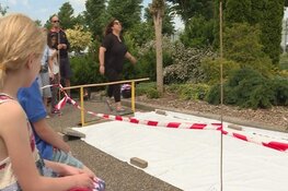 Eerste Nederlands Kampioenschap Kersenpit spugen in Almere