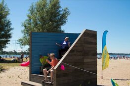 Strandwachters onthuld op het Almeerderstrand