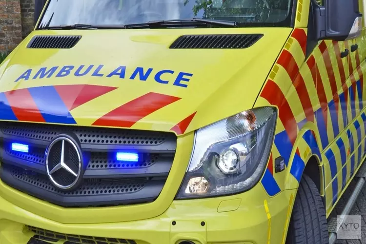 Man gewond na val uit raam
