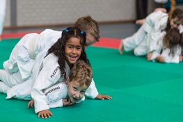 Basisscholen de Loofhut en de Achtbaan in Almere  aan de slag met Schooljudo