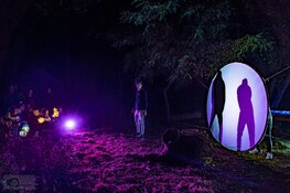 1100 bezoekers kijken omhoog tijdens de nacht van de nacht