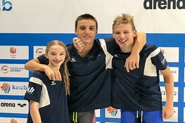 Huldiging voor Ivar Kleuver tijdens NJJK zwemmen