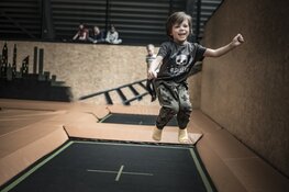 Gezinnen Voedselloket krijgen een leuke kerst bij Jumping Jack