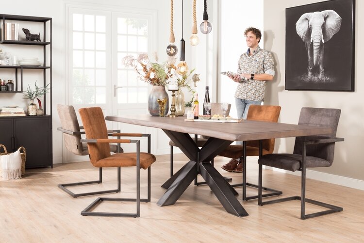 Eetkamerstoelen uit eigen collectie Almeredagblad.nl Ruime collectie eetkamerstoelen met armleuning | De Bommel