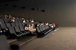 Achtstegroepers beleven première musicalfilm Generatie Binnen in Almeerse bioscoop en op school