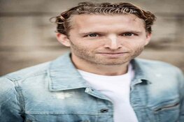 Toeteren van het lachen bij Ally&#39;s drive in