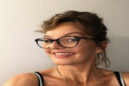 Toeteren van het lachen bij Ally&#39;s drive in