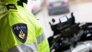 Man mishandeld op klaarlichte dag in Almere