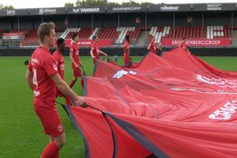 Onthulling Grootste shirt in geschiedenis van Almere City FC