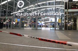 Utrecht CS ontruimd, politie doorzoekt trein