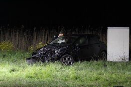 Auto tegen vrachtwagen in Almere: automobilist aangehouden