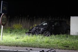 Auto tegen vrachtwagen in Almere: automobilist aangehouden