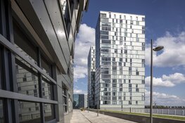 Ontdek de diversiteit van Almere met vijf bijzondere wandelingen en een interactieve architectuurroute.