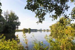 Ontdek de diversiteit van Almere met vijf bijzondere wandelingen en een interactieve architectuurroute.