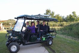 Elektrische excursievoertuigen bij Natuurbelevingcentrum de Oostvaarders in gebruik
