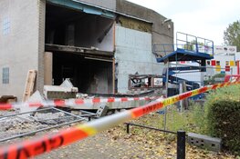 Gevel valt om van groot pand in Almere