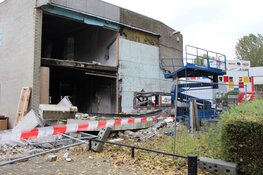 Gevel valt om van groot pand in Almere