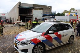 Gevel valt om van groot pand in Almere