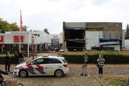 Gevel valt om van groot pand in Almere