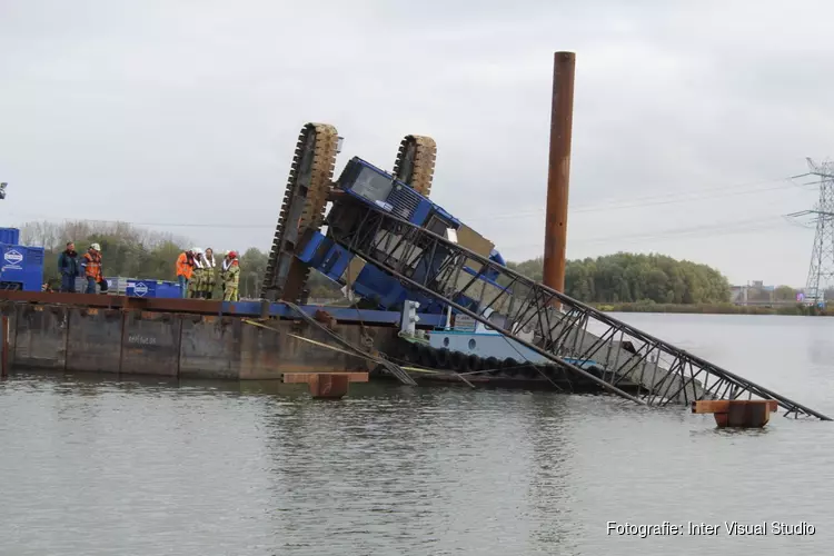 Kraan omgevallen in Almere