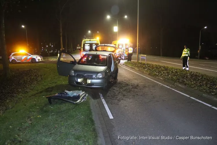 Automobilist vlucht na ongeval met twee auto&#39;s