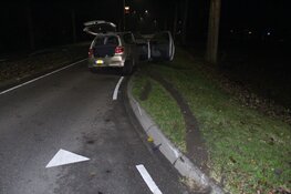 Automobilist vlucht na ongeval met twee auto&#39;s