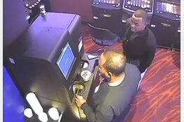 Gezocht: Vier verdachten pinnen geld met gestolen pas