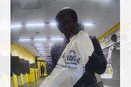 Gezocht: Vier verdachten pinnen geld met gestolen pas