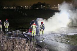 Auto in brand op carpoolplaats