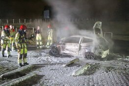 Auto in brand op carpoolplaats