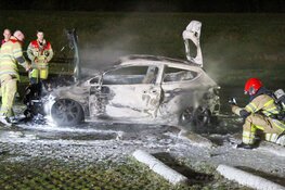 Auto in brand op carpoolplaats