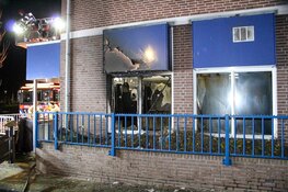 Veel schade na brand in flat Almere