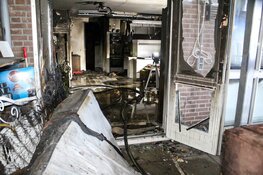 Veel schade na brand in flat Almere