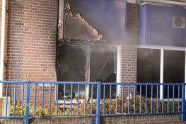Veel schade na brand in flat Almere