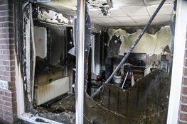 Veel schade na brand in flat Almere