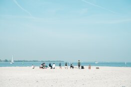 Gouden Haas en StrandLAB toveren het Almeerderstrand om tot buitenlokaal voor ArtEZ