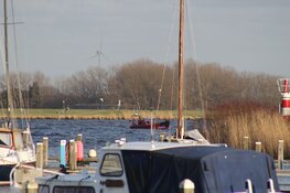 Zoekactie bij haven Almere, omgeslagen boot aangetroffen