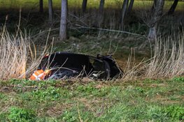 Auto in middenberm bij ongeluk A6