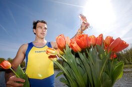 Nederlands Kampioen roeien doopt 'Flevo Passion' - Almere presenteert oranje passietulp