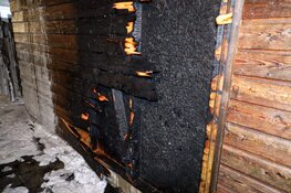 Brand in steeg; twee schuren getroffen door brand