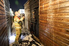 Brand in steeg; twee schuren getroffen door brand