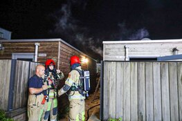 Brand in steeg; twee schuren getroffen door brand