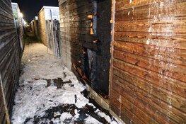 Brand in steeg; twee schuren getroffen door brand