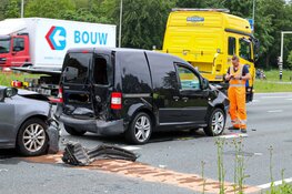 Automobilist vlucht na aanrijding in Almere