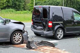 Automobilist vlucht na aanrijding in Almere