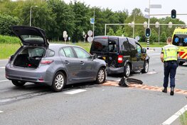 Automobilist vlucht na aanrijding in Almere