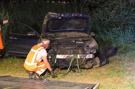 Auto te water aan Kievitsweg in Almere